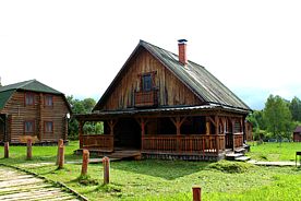 Четырёхместный Дом Калужский с красивым видом из окна, Охотничье-рыболовная база Сафари Парк, деревня Гамзюки