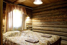 Четырёхместное Изба Пятистенок с видом на озеро, Охотничье-рыболовная база Сафари Парк, деревня Гамзюки