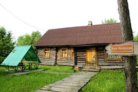 Пятиместное Изба Лесоруба с красивым видом из окна, Охотничье-рыболовная база Сафари Парк, деревня Гамзюки