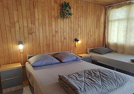 3-местный №9 с панорамными окнами и видом на горы (2 этаж) Номера: 1, База отдыха Белая дача, поселок Аршан