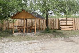 Двухместный коттедж двуспальная кровать, База отдыха Беной Тревел "Озеро", Гудермес