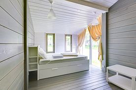 Двухместный семейный коттедж двуспальная кровать, Гостевой дом Edimonovo Village, деревня Едимоново