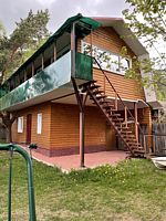 Четырёхместный коттедж с балконом и с красивым видом из окна, Коттедж Березка, Осташков