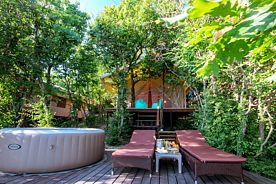 Шатер Люкс с террасой и джакузи, Глэмпинг Лето, Архипо-Осиповка