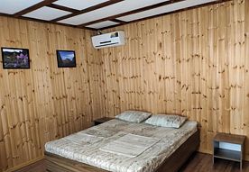 Трехместный номер в двухэтажном здании Номера: 1,2,4,5,6, Гостевой дом Ковчег, Лдзаа