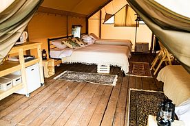 Сафари -тент №2: 2 односпальные и 1 двуспальная кровать Номера домов: 2, Глэмпинг Abrau Glamping, Абрау-Дюрсо