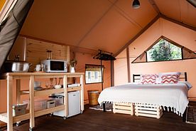 Сафари -тент №8: 1 двуспальная кровать Номера домов: 8, Глэмпинг Abrau Glamping, Абрау-Дюрсо