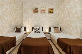 Стандарт 4-местный с тремя раздельными кроватями и балконом, Гостевой дом Инесса, Адлер