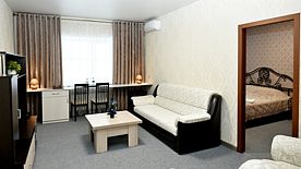 Двухместный люкс с видом на озеро двуспальная кровать, Гостевой дом Жемчужина, Воткинск