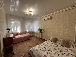 Апартаменты с 2 комнатами с красивым видом из окна, Коттедж Частный дом вблизи термальных источников, Мостовской