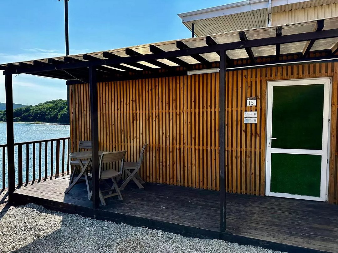 Домик 3-местный (с террасой)