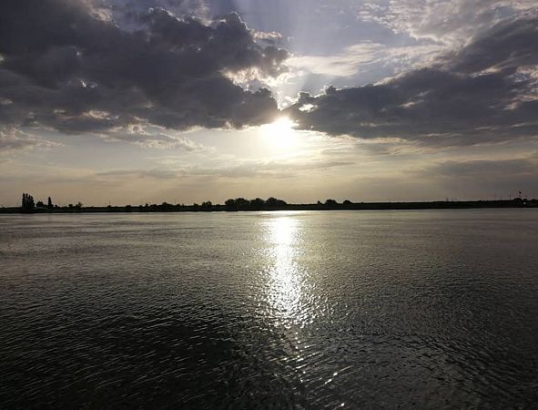 Закат на реке Бахтемир