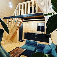 Четырёхместный коттедж с балконом 2 отдельные кровати и двуспальная кровать, Частный дом cottage kazbegi compass, Гудаури