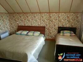 Четырехместный номер на втором этаже, Гостевой дом ПятниЦЦа, поселок Утулик
