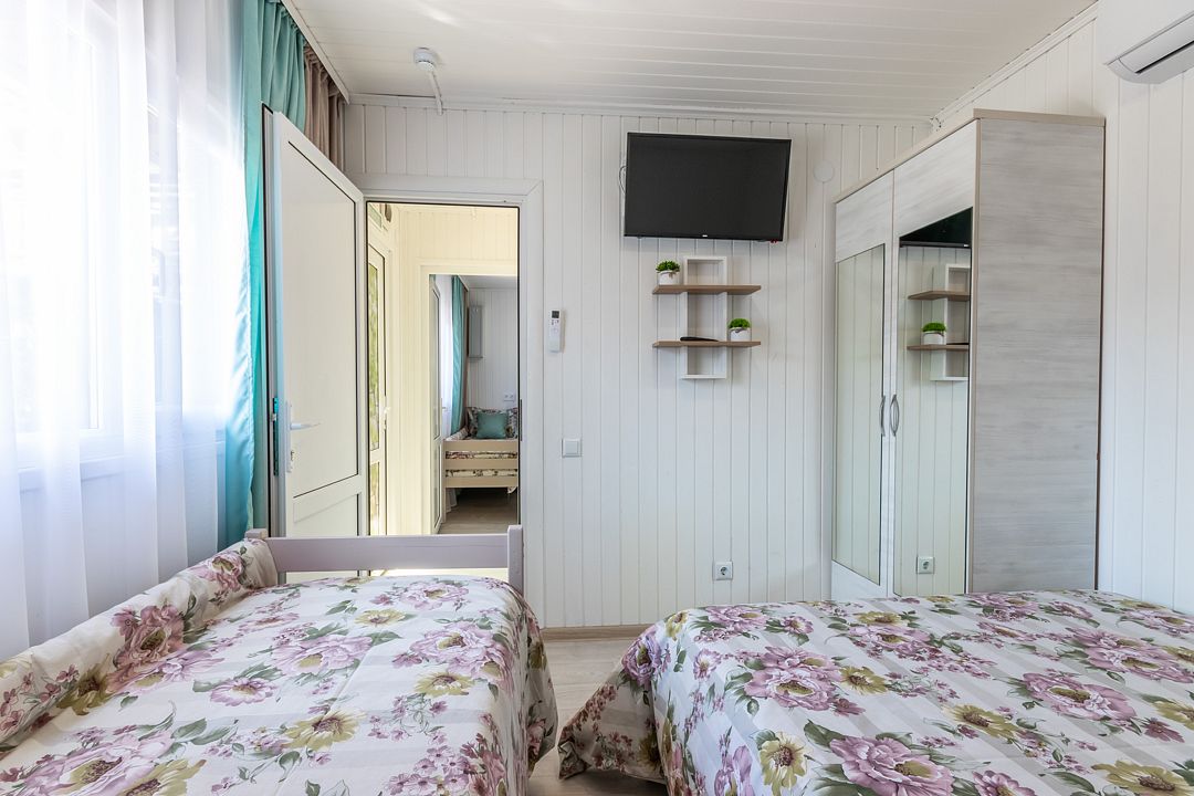 Домик 6-местный 2-комнатный