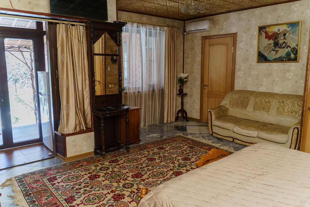 Люкс 4-местный (с камином)8