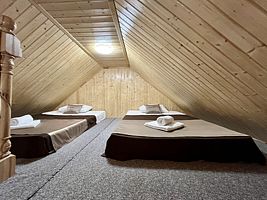 Дом 2-этажный Дом, Гостевой дом У Пруда, Каменномостский