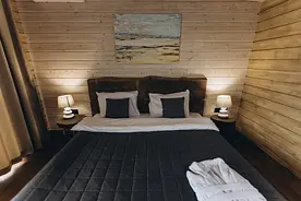 Двухместный номер Superior с видом на бассейн двуспальная кровать, Загородный комплекс Farm&Village, село Чертовицы