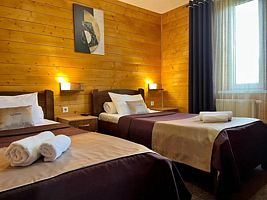 Четырёхместный полулюкс с 2 комнатами с красивым видом из окна, Гостевой дом Горное Озеро от Травел Хотелс Антураж, станица Даховская