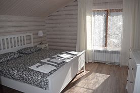 Двухместный семейный люкс с балконом и с красивым видом из окна двуспальная кровать, Гостевой дом Рябиновые бусы, Каменномостский