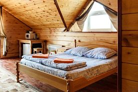 Двухместный номер Standard Мансарда с балконом двуспальная кровать, Гостевой двор На Лесной, Каменномостский