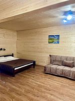 Двухместный семейный номер Superior с балконом и с видом на горы двуспальная кровать, Гостевой дом Отдых у реки, Майкоп