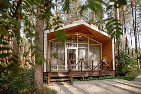 Коттедж c 1 комнатой с красивым видом из окна, База отдыха Sherwood Park Hotel, Некрасовский район