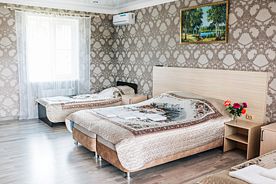 Четырёхместный семейный номер Standard с балконом и с красивым видом из окна, Гостевой дом "Огни Хаджоха", Каменномостский