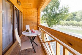 Двухместный номер Standard с балконом и с красивым видом из окна 2 отдельные кровати, База отдыха Белла, Каменномостский