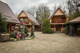 4-х местный номер в домике у бассейна Номера: 11, 13, 15, 17, 19, База отдыха Горные Забавы, Майкопский