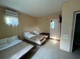 Четырёхместный номер Standard с балконом, База Отдыха Империя, Анапа