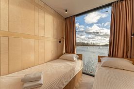 Двухместный номер Standard с видом на озеро двуспальная кровать, Глэмпинг Аистово, поселок Аистово