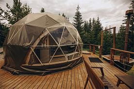 Шатёр №4 Над ёлкой, Глэмпинг Ладаглэмп, поселок Уралец