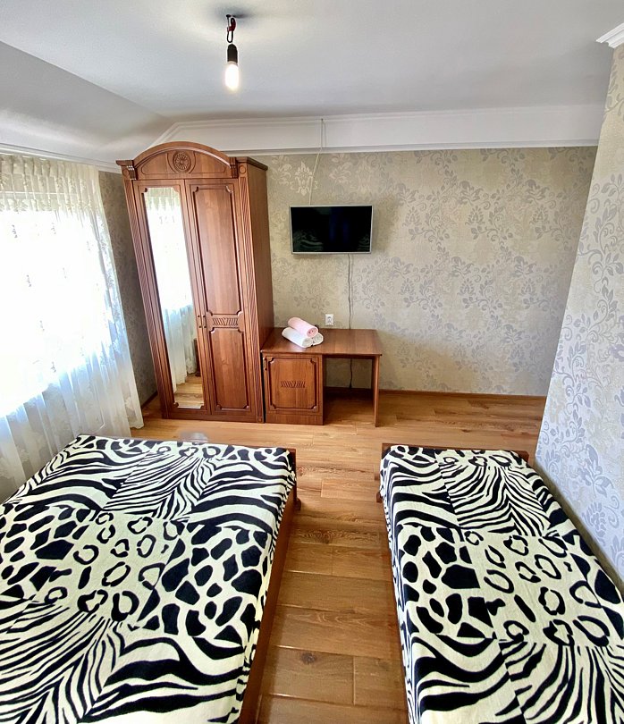 Полулюкс 3-местный (с балконом)