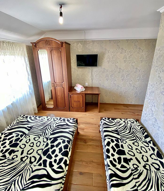 Полулюкс 3-местный (с балконом)