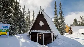 Шестиместный домик Эконом Номера домов: №5, №7–10, База отдыха Ергаки, поселок Оленья Речка