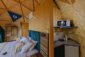 Двухместный номер Standard с балконом и с красивым видом из окна двуспальная кровать, Глэмпинг Martini Kvariati, Квариати