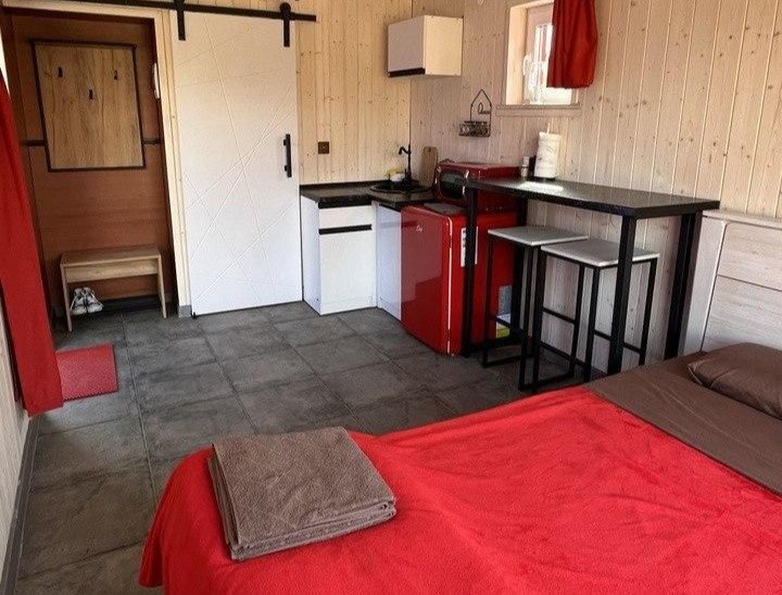 Домик 2-местный Красный