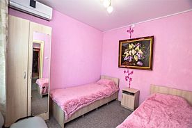 Двухместный люкс с 2 комнатами с балконом 2 отдельные кровати, Гостевой дом Магнолия, Голубицкая