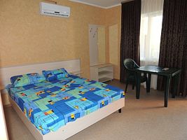 Четырёхместный номер Standard Семейный с 2 комнатами, Гостевой дом Семейный, Голубицкая