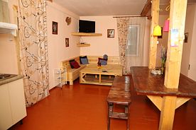 Шестиместный люкс Superior с балконом и с красивым видом из окна, База отдыха Урочище Машуково, Ленино