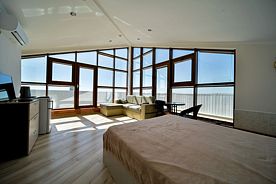 Двухместный номер Superior с балконом и с красивым видом из окна двуспальная кровать, Гостевой дом Солнечный, Солнечногорское