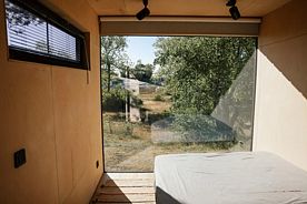 Двухместный Хитте Малый с частичным видом на море двуспальная кровать, Глэмпинг Викингуд, Балтийск