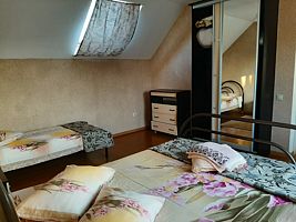 Пятиместный номер Standard Мансарда с балконом и с красивым видом из окна, Гостевой дом Райский уголок, Пересыпь