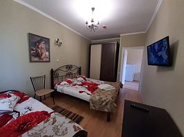 Четырёхместный семейный номер Standard с 2 комнатами с балконом и с красивым видом из окна, Гостевой дом Райский уголок, Пересыпь