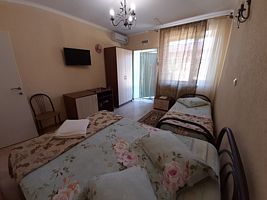 Трёхместный номер Comfort с красивым видом из окна, Гостевой дом Райский уголок, Пересыпь