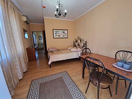 Трёхместный люкс с 2 комнатами с балконом и с красивым видом из окна, Гостевой дом Райский уголок, Пересыпь