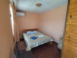 Двухместный номер Standard двуспальная кровать, Гостевой дом Четыре сезона, Пересыпь