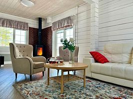 Шестиместный коттедж с балконом и с видом на озеро, База отдыха Озеро Лунное, Бородинское