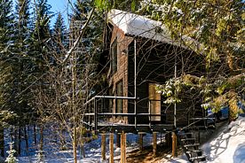 Апартаменты Дуплекс с балконом и с красивым видом из окна, Опушка. Дом среди деревьев, Пермь